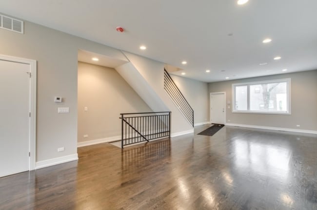 Building Photo - 2050 N Hamlin Ave