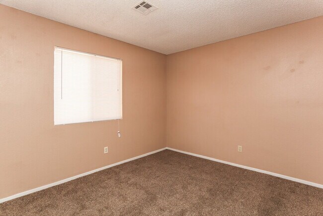 Building Photo - 4216 Laurel Hill Dr