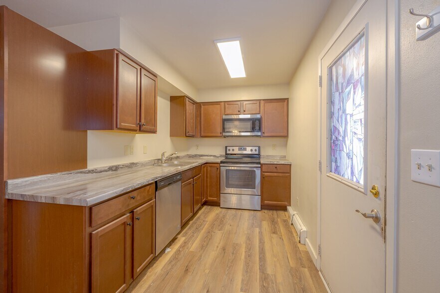 Building Photo - 836 Vine Ave