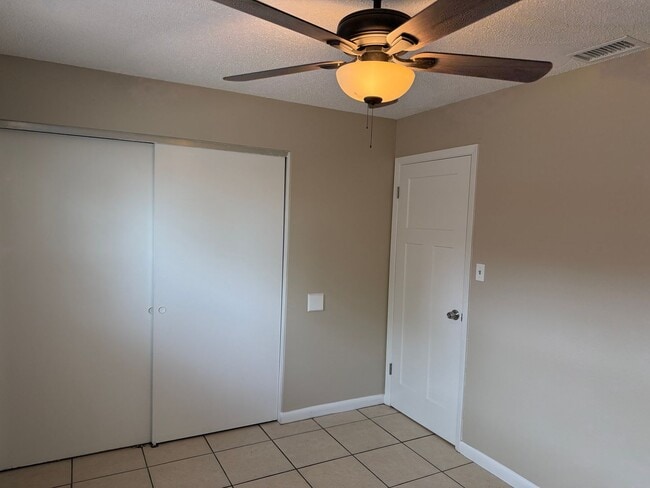 Building Photo - Leesburg Duplex