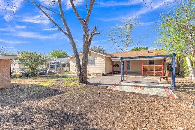 Building Photo - 5935 Highfield St