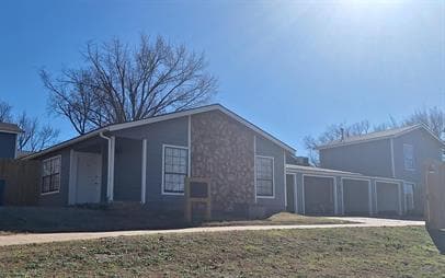 Building Photo - 829 N Burdick St