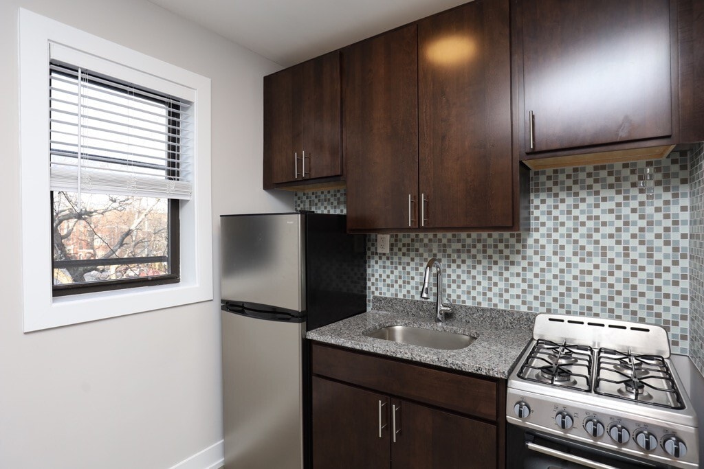 Building Photo - 4551 N Damen Ave