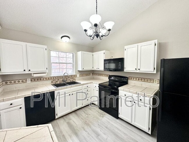 Building Photo - 844 Bentley Dr