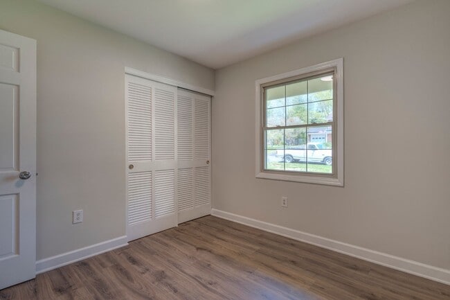 Building Photo - 507 Stonegate Dr