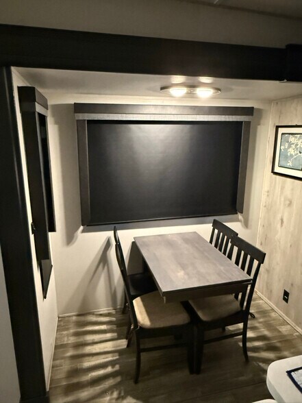 Building Photo - 6920 Riverland Dr