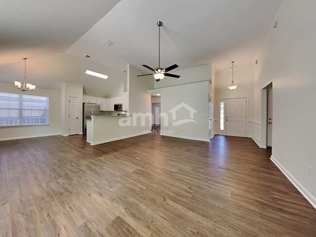 Building Photo - 61 Carlisle Ln