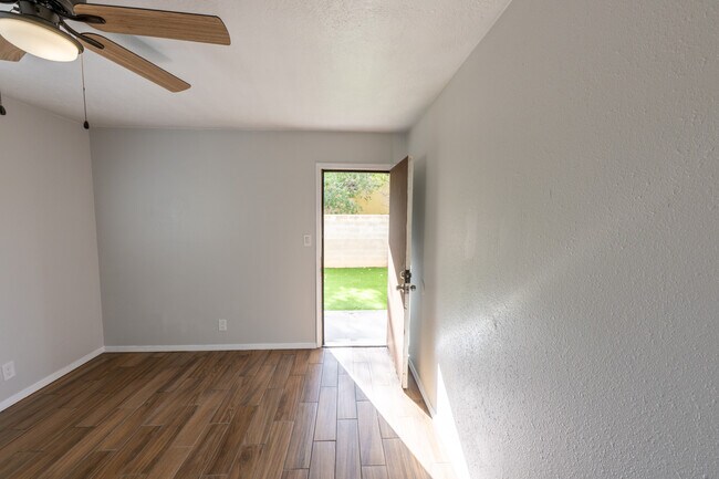 Building Photo - 309 Whispering Sands Ct SE