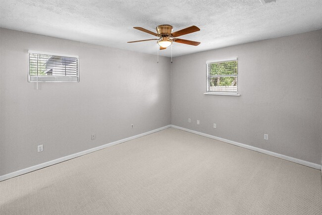 Building Photo - 16766 Lake Cir