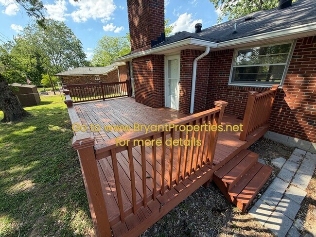 Building Photo - 720 Robert Burns Dr