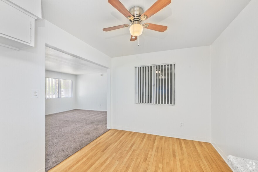 1BR, 1BA - 550SF - Dining Room - Cherokee Trail Apts