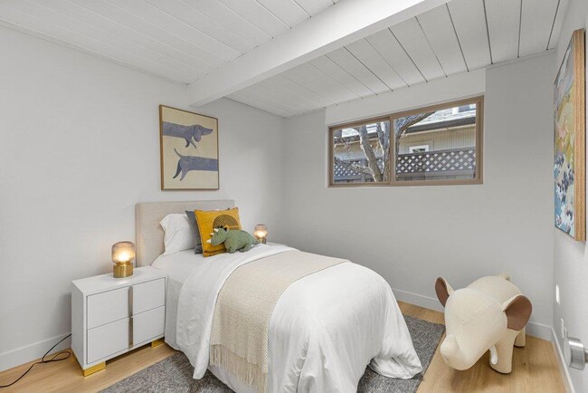 Building Photo - 729 Stendhal Ln