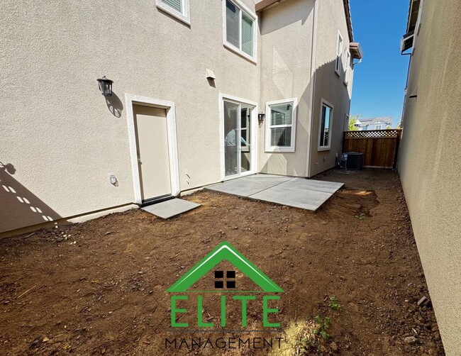 Building Photo - A Stunning Brand-New Home in a Prime Locat...
