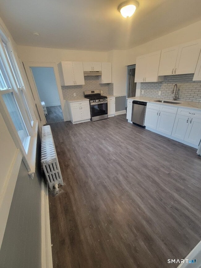 Building Photo - 117 Tudor St