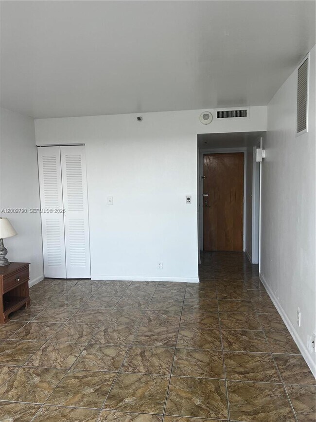 Building Photo - 7601 E Treasure Dr