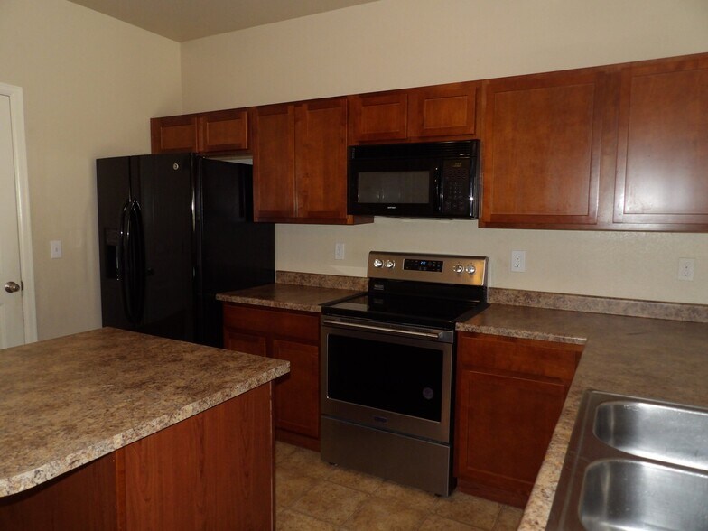 Building Photo - 3019 Shikra View