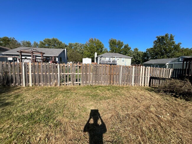 Building Photo - Large Home for Rent in Independence