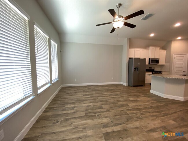 Building Photo - 1331 Hillsong St