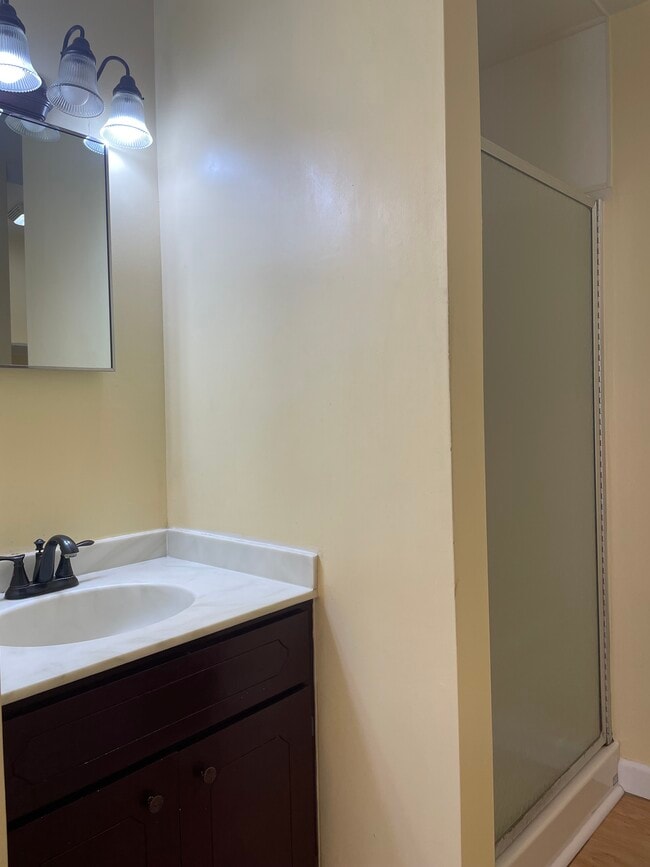 Building Photo - 109 Lathrop St