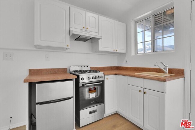 Building Photo - 205 Canon Dr