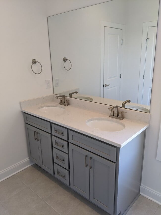 Building Photo - Luxury Town Home - Williamson County - End Unit