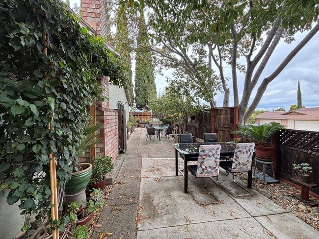 Building Photo - Beautiful Single-Story Townhome on Corner Lot with Private Courtyard & 2-Car Garage
