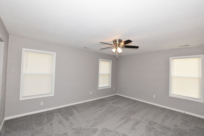 Building Photo - 4 BEDROOM HOME LOCATED IN SOUTH CHESEPEAKE. MUST SEE !!!!!!!!!!!