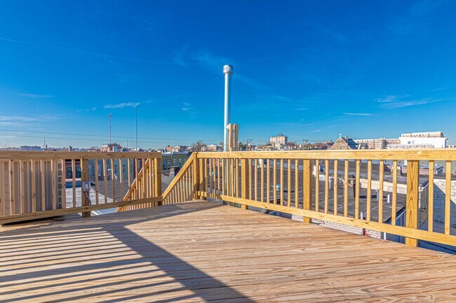 Building Photo - 3509 Chestnut Ave