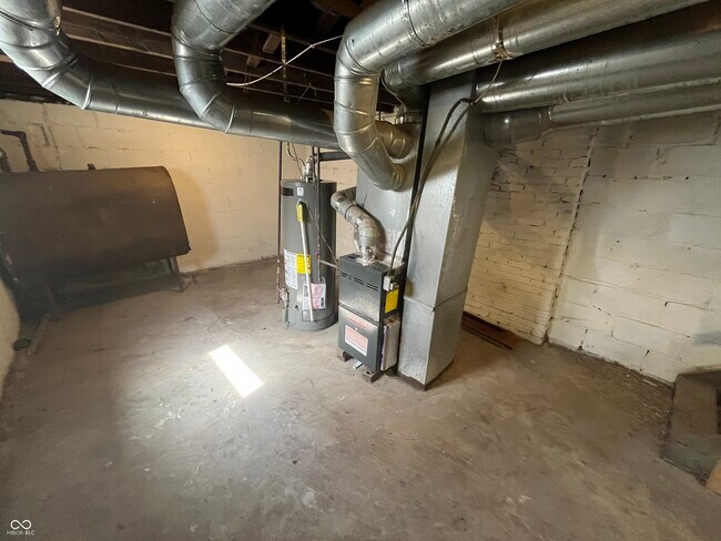 Building Photo - 3727 N Kenwood Ave