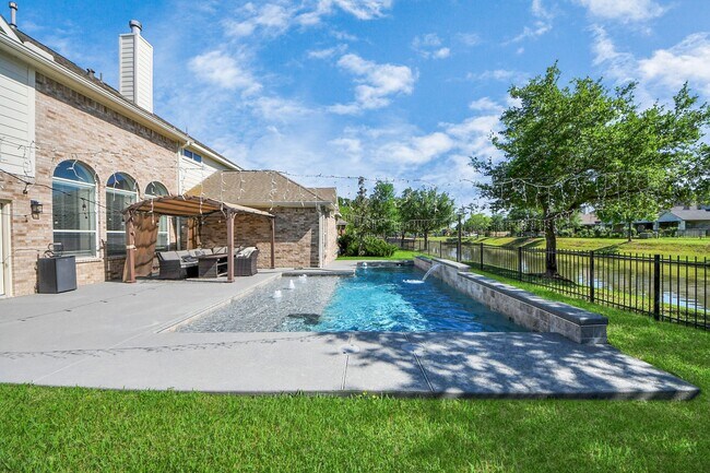 Building Photo - 30214 Vinebriar Dr