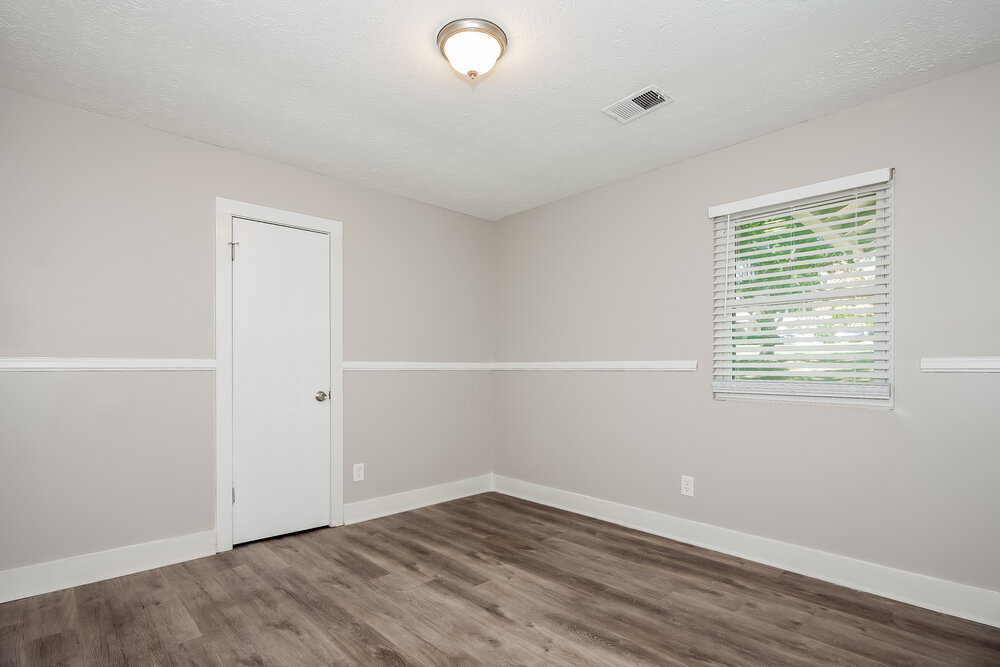 Building Photo - 9453 Forest Knoll Dr