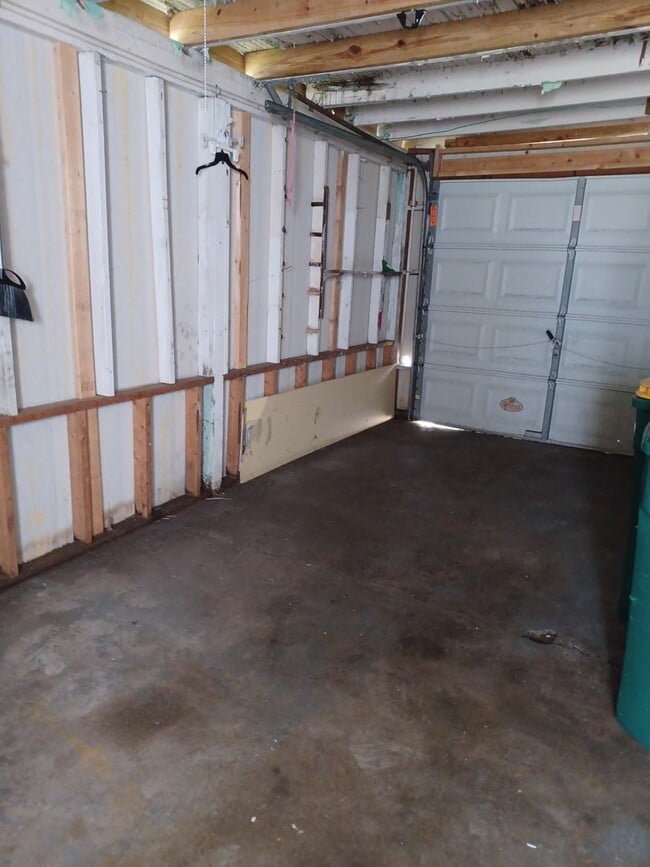 Building Photo - Great location two bedroom one bath with a...