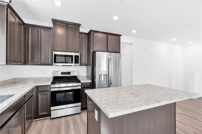 Building Photo - 5730 Sky Pointe Dr