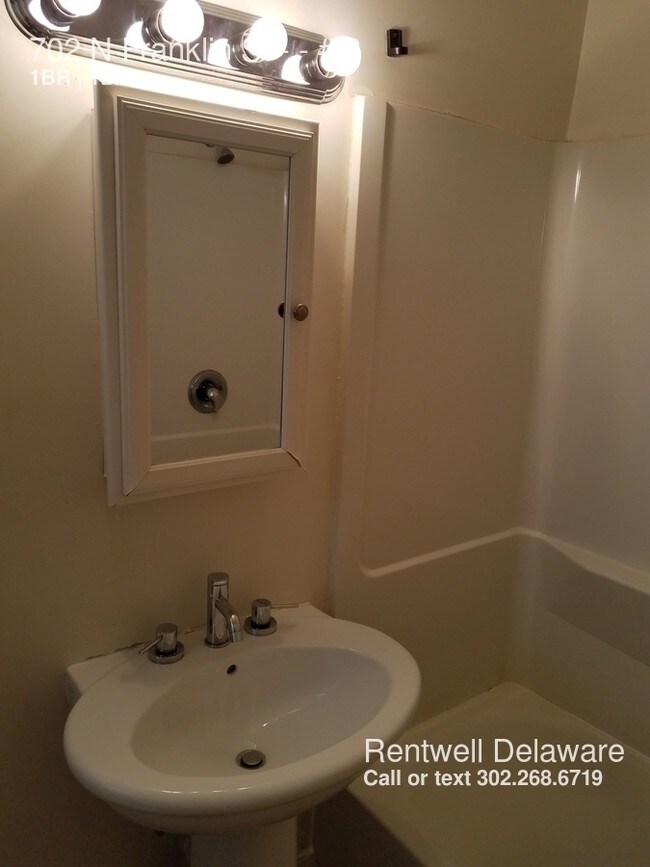 Building Photo - 702 N Franklin St