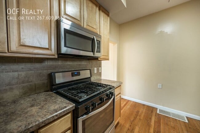 Building Photo - 2500 E Oakdale St