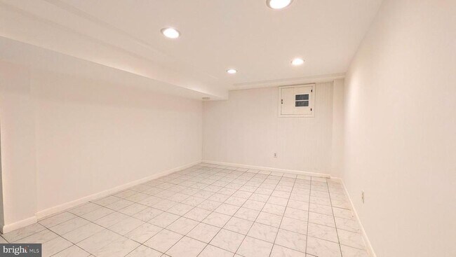 Building Photo - 8835 Tuckerman Ln