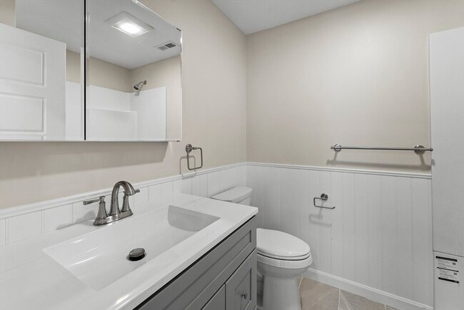 Building Photo - 42 Almont St