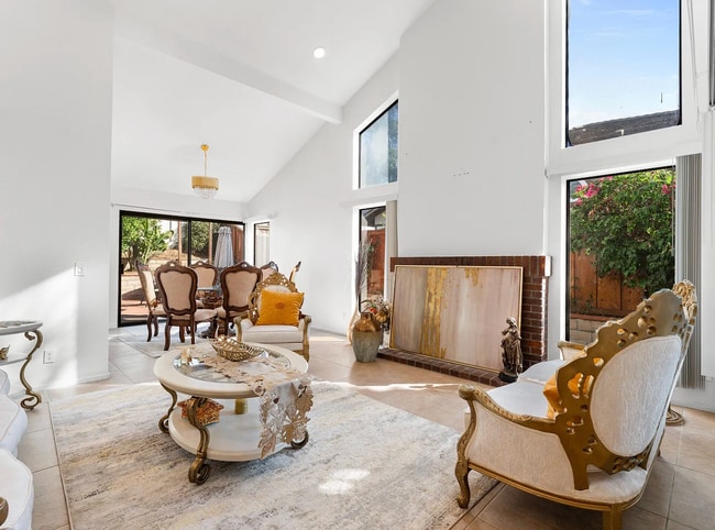 Building Photo - 13 Heather Hill Ln