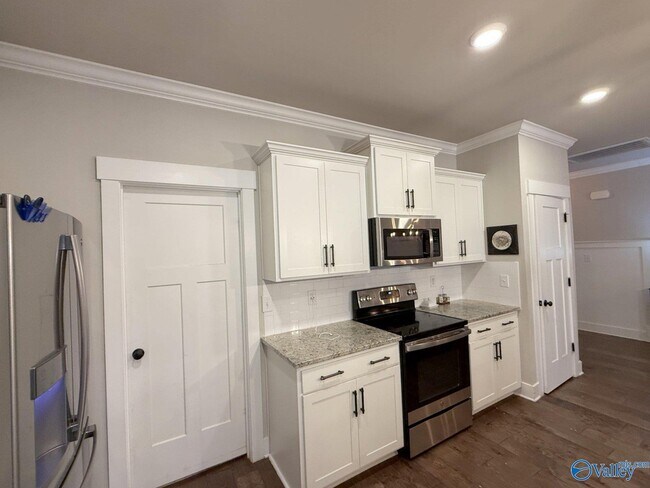 Building Photo - 445 Legend Oak Way SW