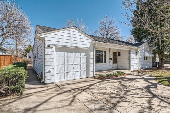 Building Photo - Beautiful 3-Bedroom Home in Denver – Available in September