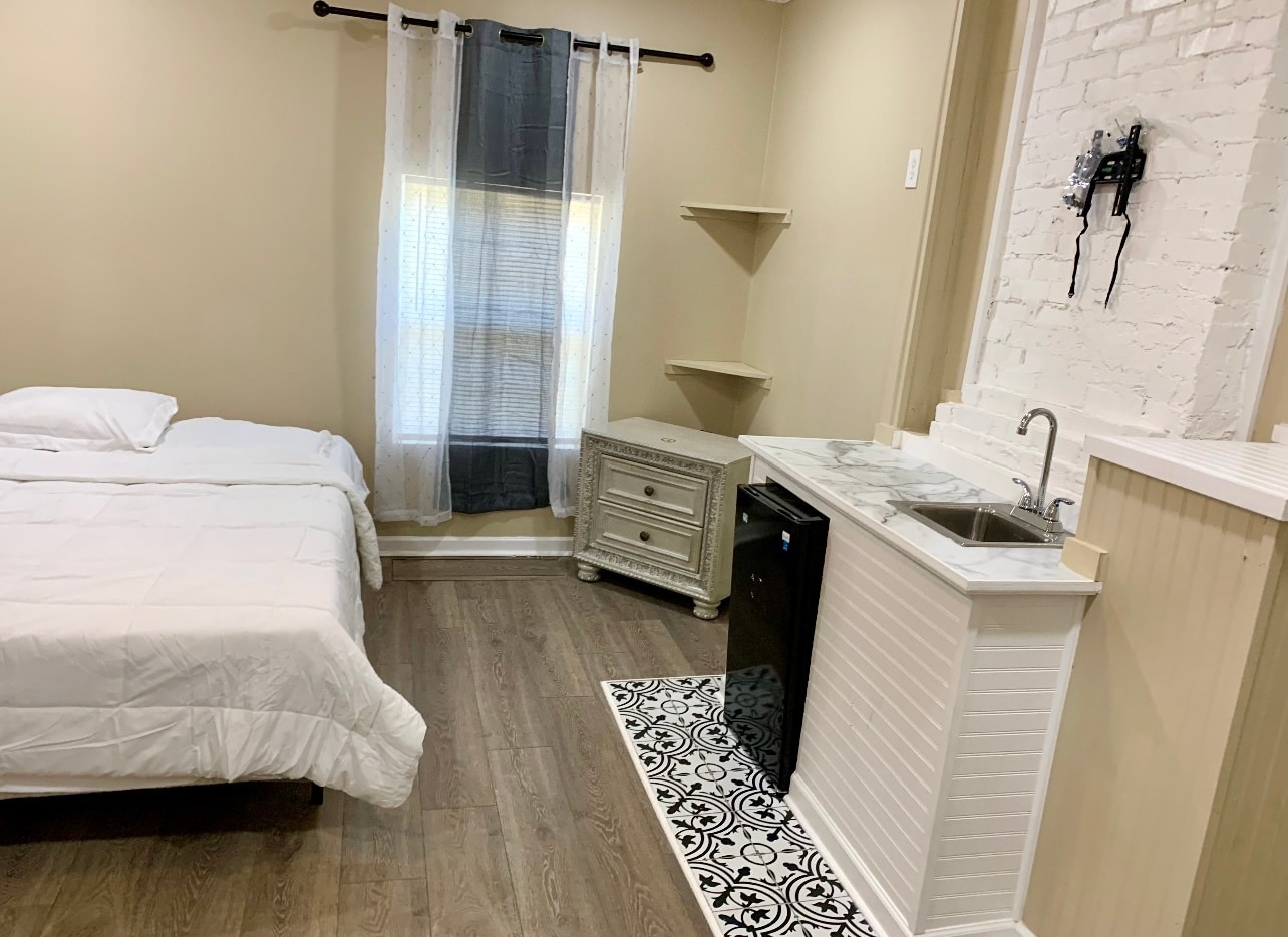 Building Photo - 4220 10th Ave