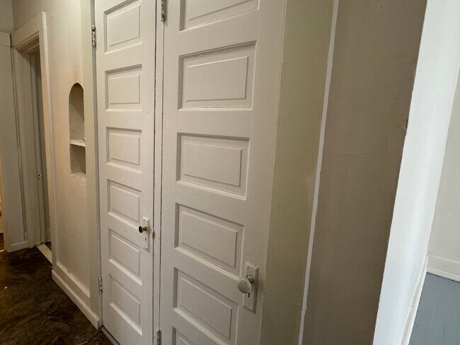 Building Photo - 1421 Grand Ave