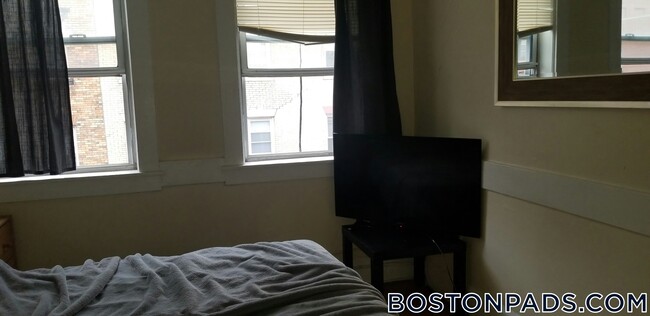 Building Photo - 161 Endicott St