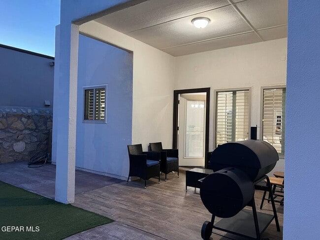 Building Photo - 14258 Loma Esmeralda