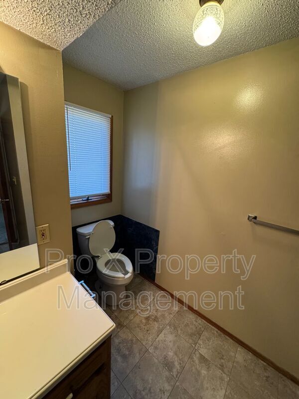 Building Photo - 510 E Elm St