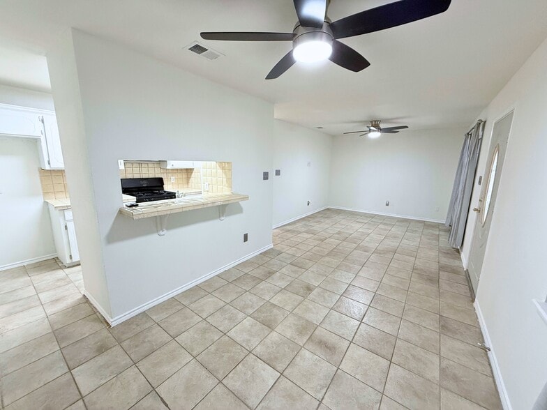 Building Photo - 703 N 7th St