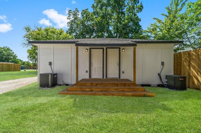 Building Photo - 4049 Lucille St