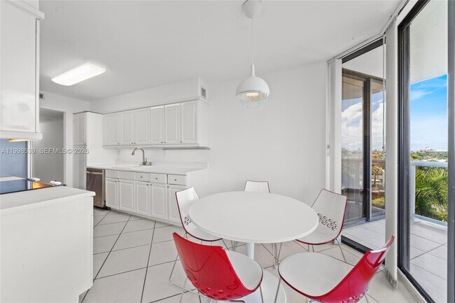 Building Photo - 3598 Yacht Club Dr