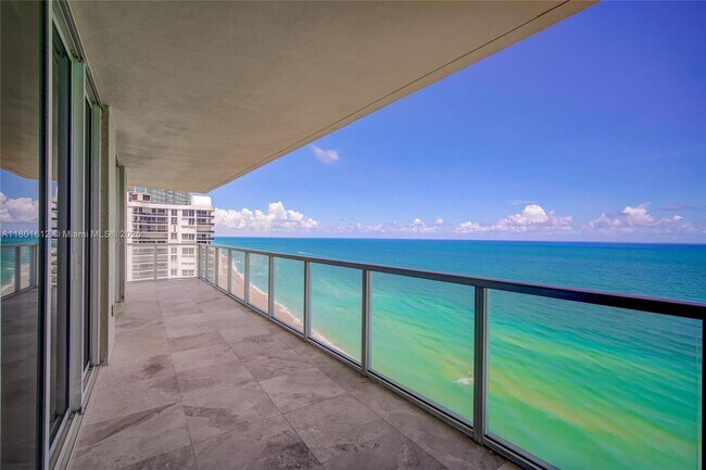 Building Photo - 16699 Collins Ave