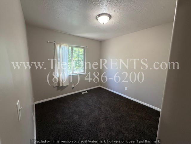Building Photo - No deposit option for qualified renters wi...